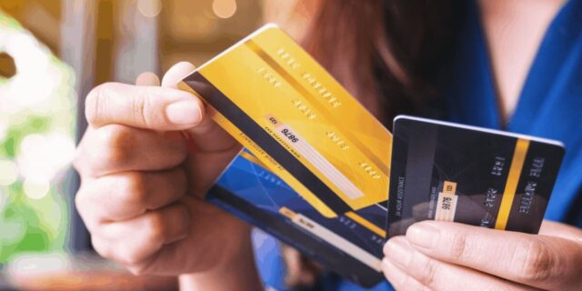 Qual é a melhor maneira de usar meu cartão de crédito para evitar dívidas?